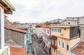 Istanbul Balat building suitable for Airbnb income